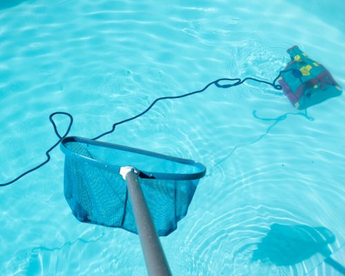 Swimming pool cleaning with Pool Skimmer and underwater cleaning robot